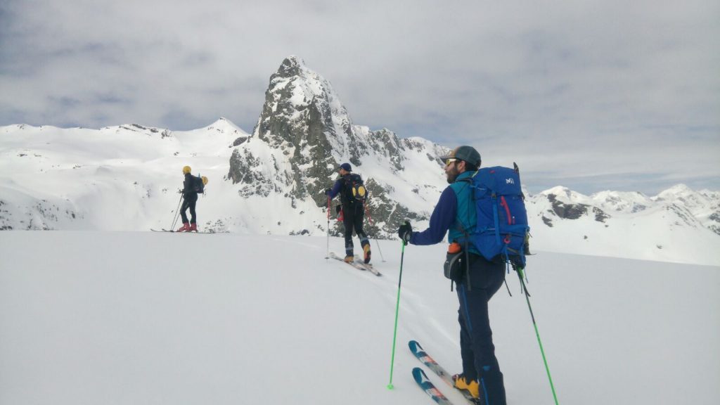 Vértice de Anayet (2.555mts) y Punta Espelunciecha (2.399mts) con esquís.