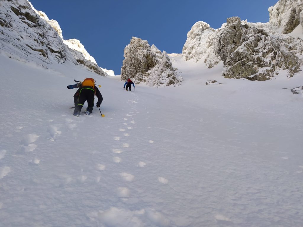 Corredor Central a La Montañeta (PD-50º-250 mts.) con esquís.